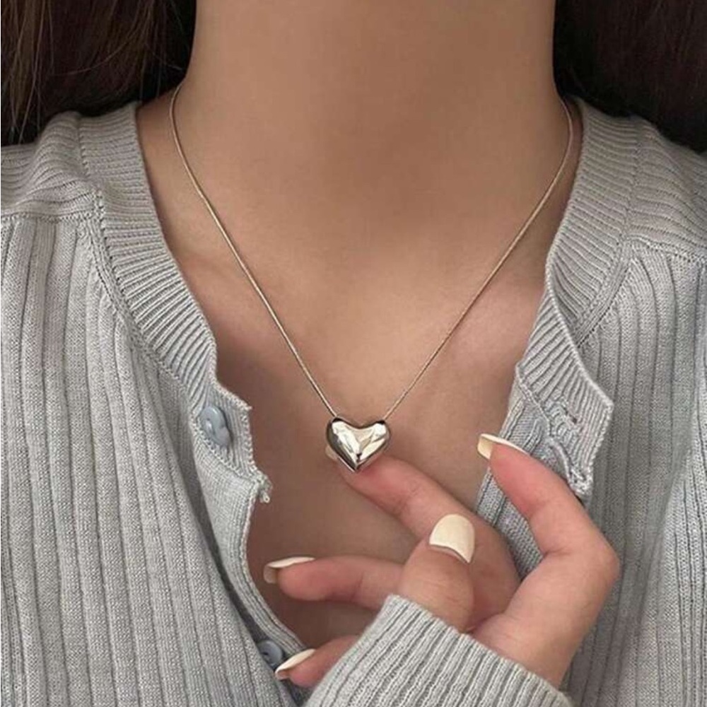 Heart Shaped Silver Necklace (1)